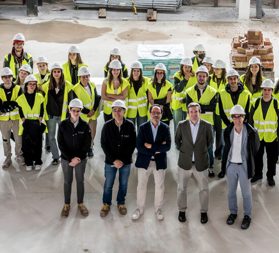 Alumnos de Escuela de Arquitectura de la UIC visitan la Escuela Suiza de Barcelona de trasbordo