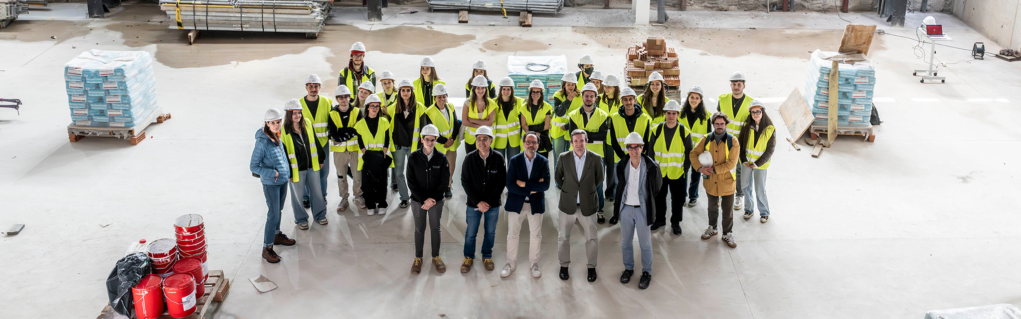 Alumnos de Escuela de Arquitectura de la UIC visitan la Escuela Suiza de Barcelona de trasbordo