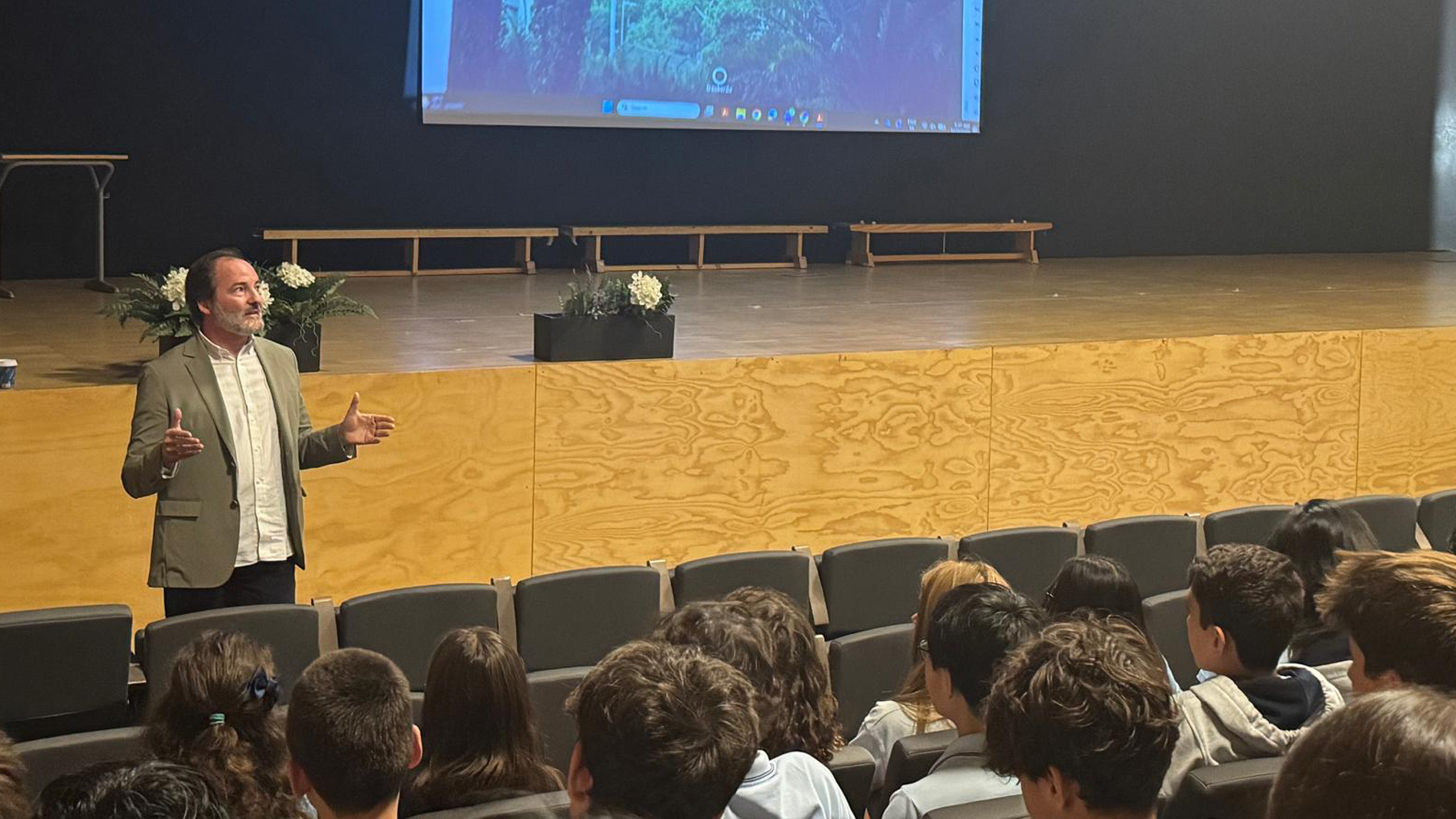 Trasbordo charla con alumnos y familias del st. george school de barcelona sobre patrimonio, arquitectura y espacios educativos